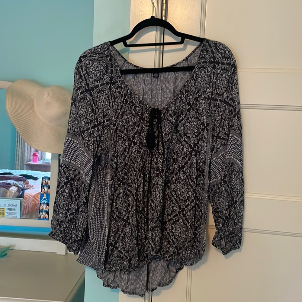 American Eagle flowy top
